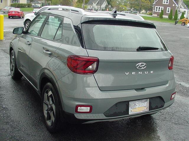 2022 Hyundai Venue SEL Limited photo 3