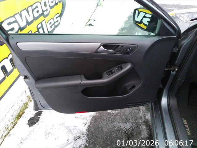 2016 Volkswagen Jetta Sport 5spd:10435