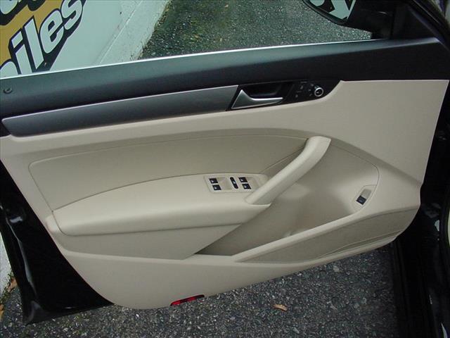 2015 Volkswagen Passat Limited 1.8 Turbo:10398