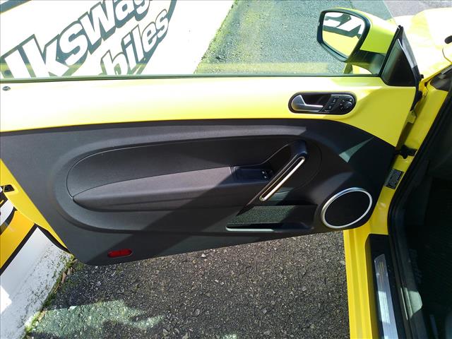 2014 Volkswagen Beetle 2.5L Automatic Sunroof:10473