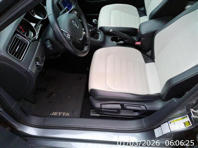 2016 Volkswagen Jetta Sport 5spd:10435