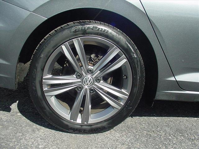 2020 Volkswagen Jetta R-Line photo 9
