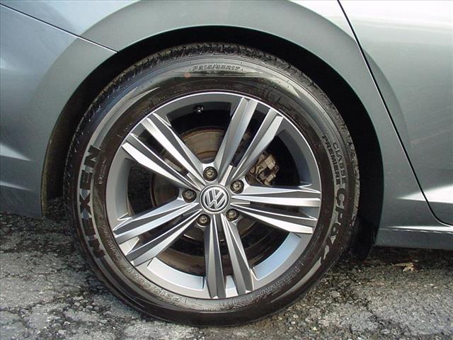 2020 Volkswagen Jetta R Line Manual EPA 40MPG Hwy:10410