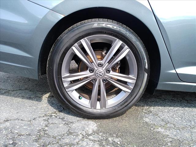 2020 Volkswagen Jetta 6spd R Line 1.4l EPA 40MPG Hwy:10528