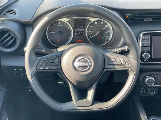 2025 Nissan Kicks Play CVT