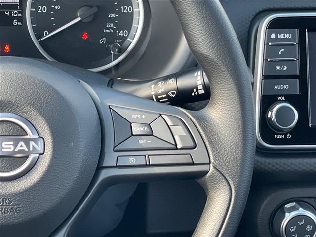 2025 Nissan Kicks Play CVT