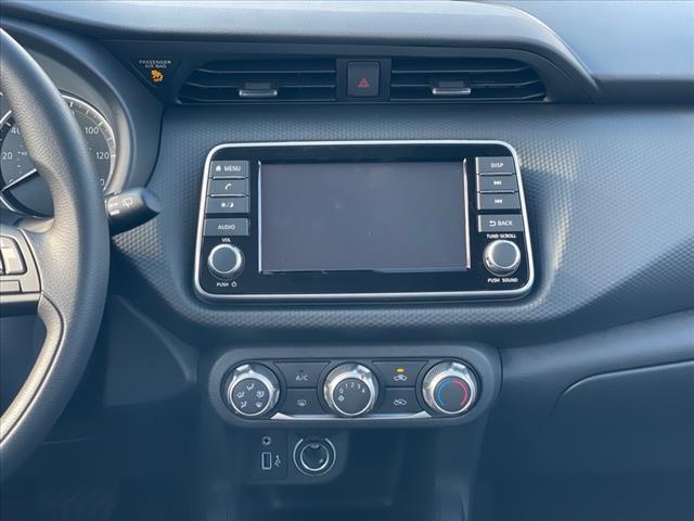 2025 Nissan Kicks Play CVT