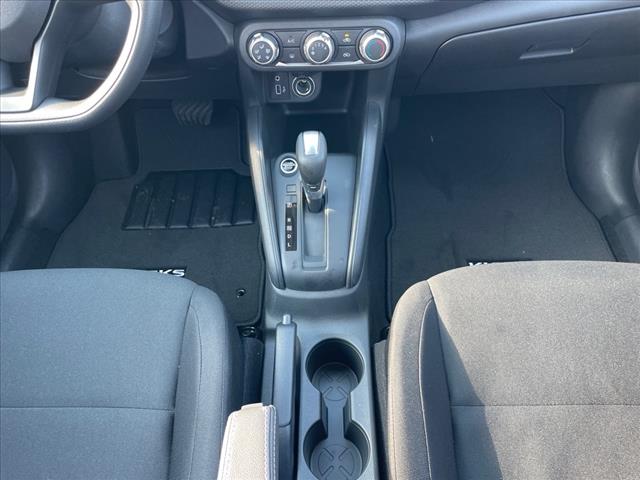2025 Nissan Kicks Play CVT
