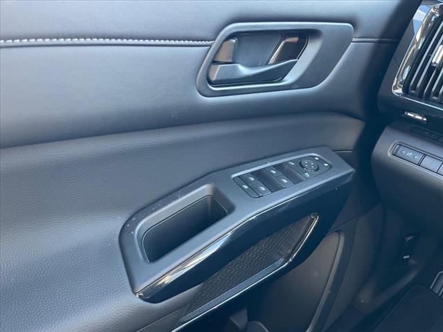2025 Nissan Pathfinder AUTO