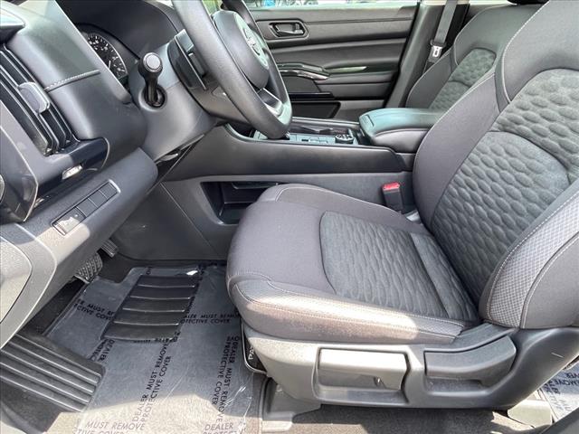 2023 Nissan Pathfinder S