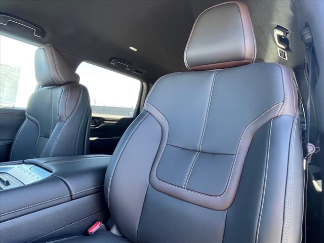 2025 Nissan Armada AUTO
