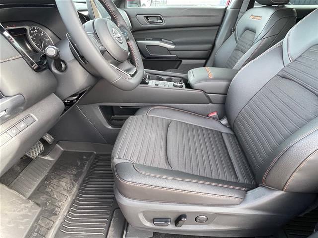 2025 Nissan Pathfinder AUTO