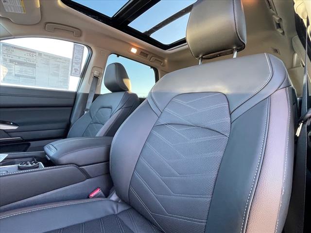 2025 Nissan Pathfinder AUTO