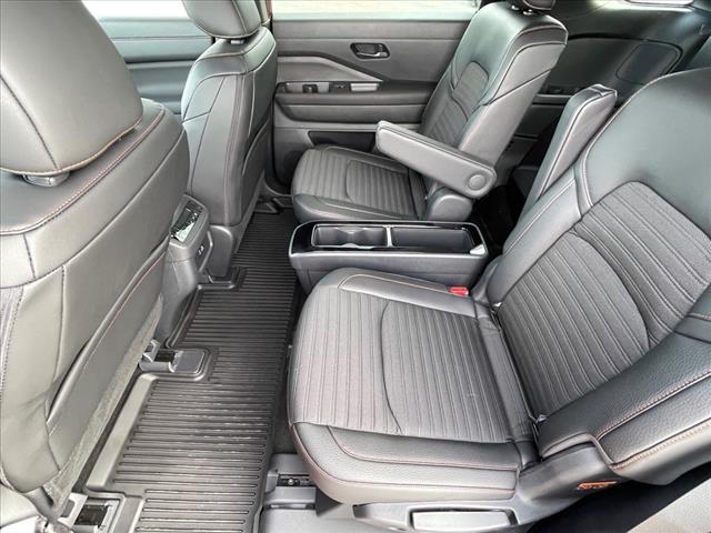 2025 Nissan Pathfinder AUTO