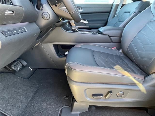 2025 Nissan Pathfinder AUTO