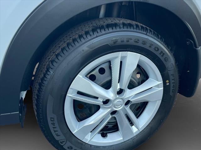 2025 Nissan Kicks Play CVT