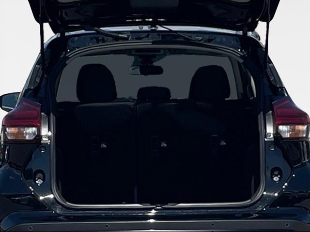 2025 Nissan Kicks Play CVT