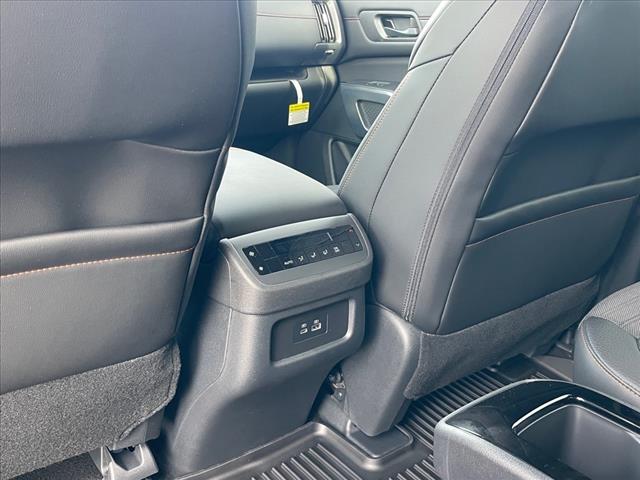 2025 Nissan Pathfinder AUTO