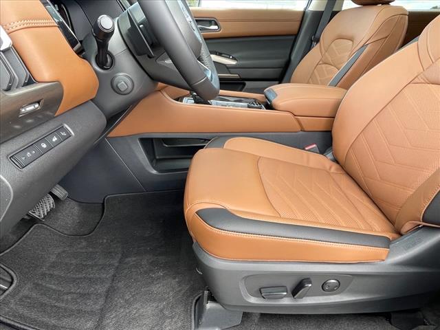 2025 Nissan Pathfinder AUTO