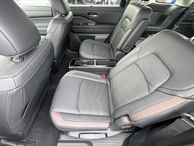 2025 Nissan Pathfinder AUTO