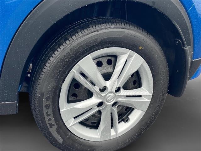 2025 Nissan Kicks Play CVT
