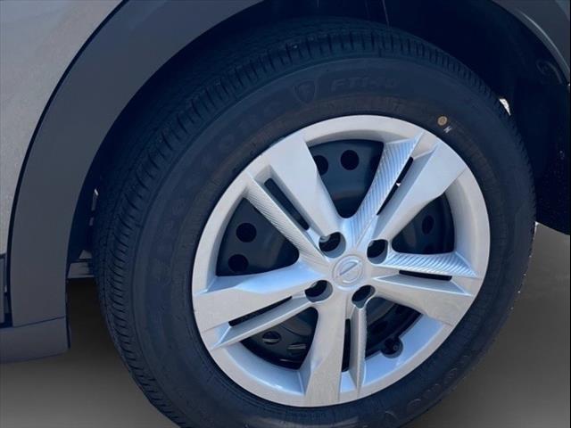 2025 Nissan Kicks Play CVT