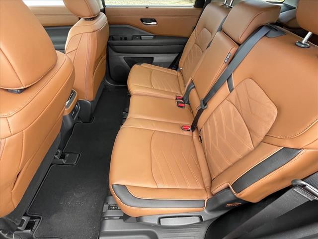 2025 Nissan Pathfinder AUTO