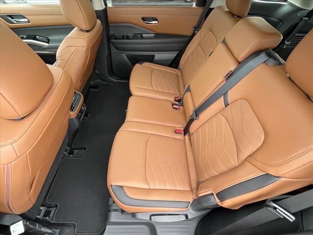 2025 Nissan Pathfinder AUTO
