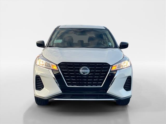 2025 Nissan Kicks Play CVT