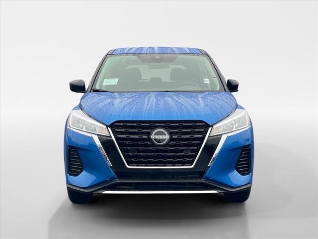 2025 Nissan Kicks Play CVT