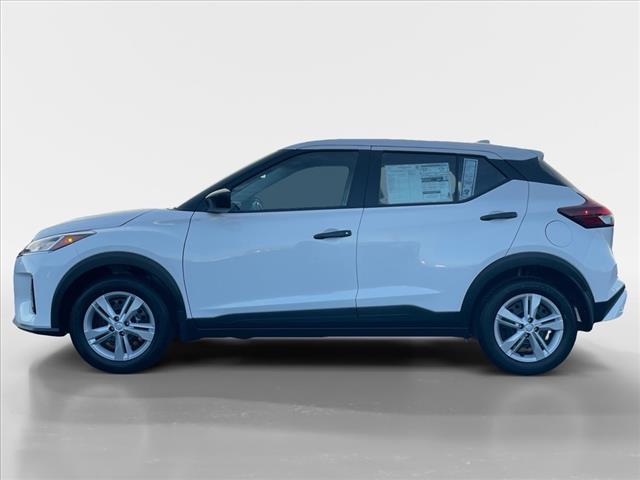 2025 Nissan Kicks Play CVT