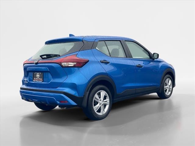 2025 Nissan Kicks Play CVT