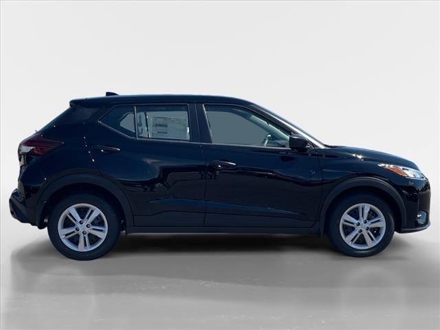 2025 Nissan Kicks Play CVT