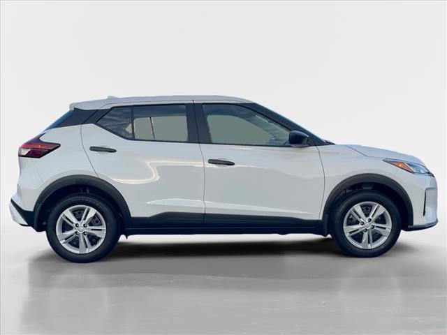 2025 Nissan Kicks Play CVT