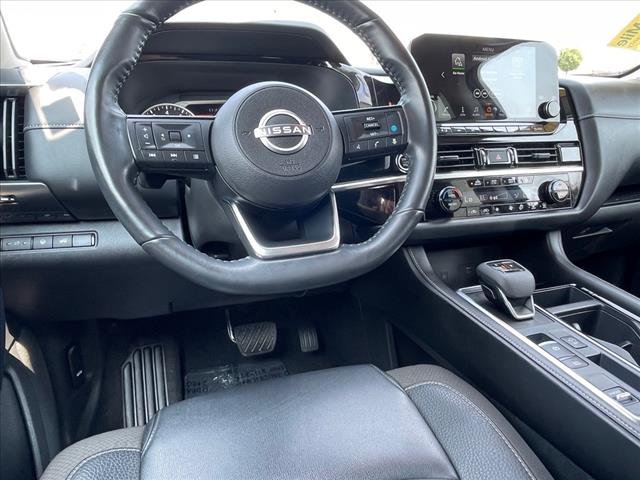 2024 Nissan Pathfinder SL