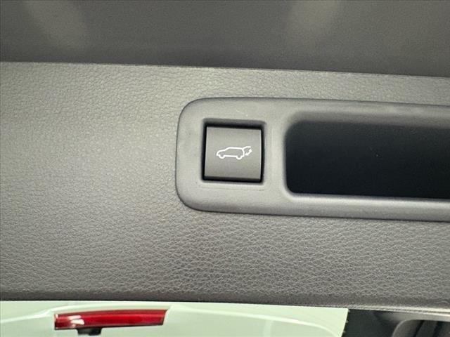2025 Toyota Highlander Hybrid Platinum