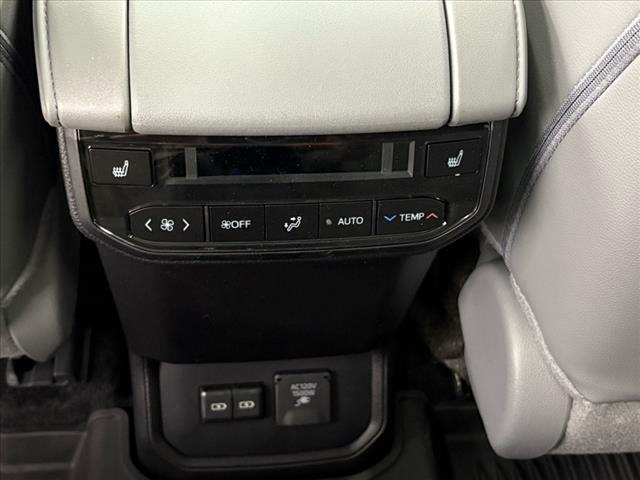 2025 Toyota Highlander Hybrid Platinum