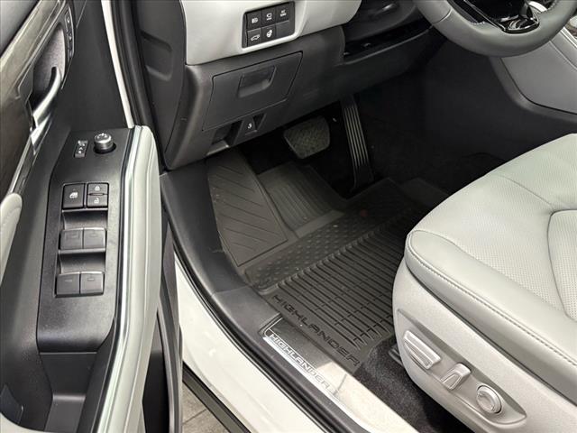2025 Toyota Highlander Hybrid Platinum