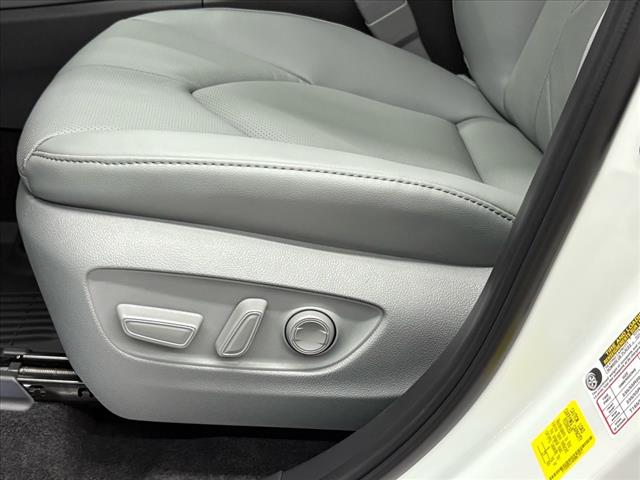 2025 Toyota Highlander Hybrid Platinum