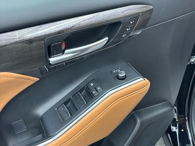 2023 Toyota Highlander Platinum