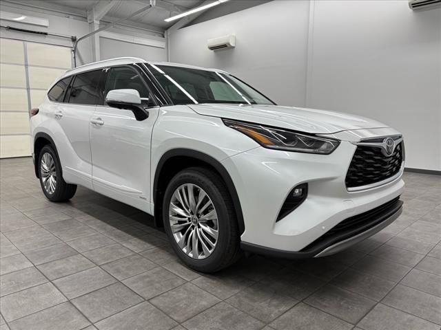 2025 Toyota Highlander Hybrid Platinum