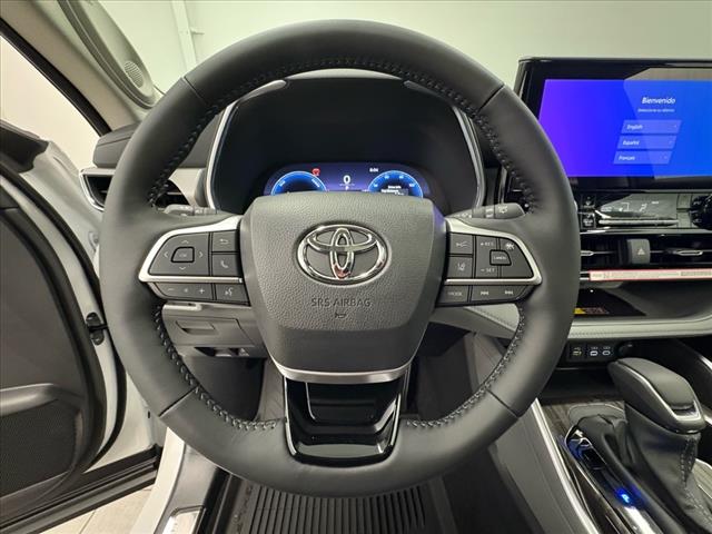 2025 Toyota Highlander Hybrid Platinum