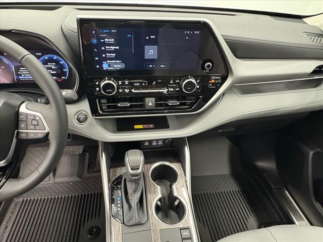 2025 Toyota Highlander Hybrid Platinum