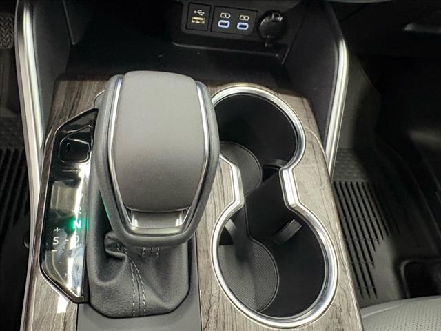 2025 Toyota Highlander Hybrid Platinum