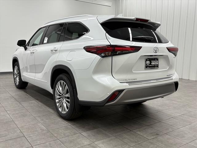 2025 Toyota Highlander Hybrid Platinum