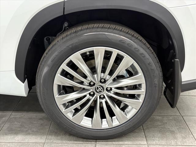 2025 Toyota Highlander Hybrid Platinum