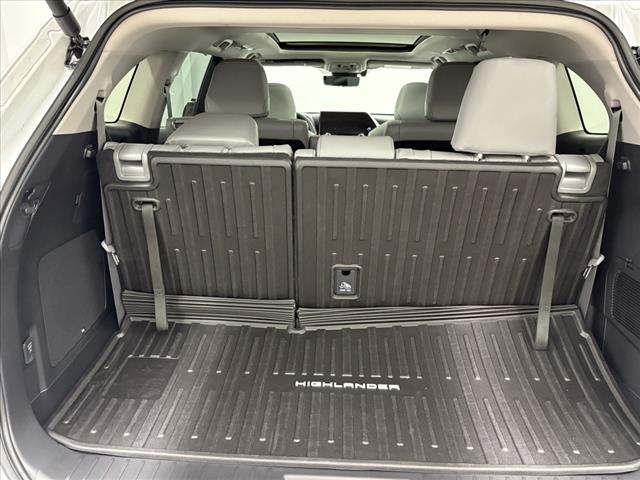 2025 Toyota Highlander Hybrid Platinum