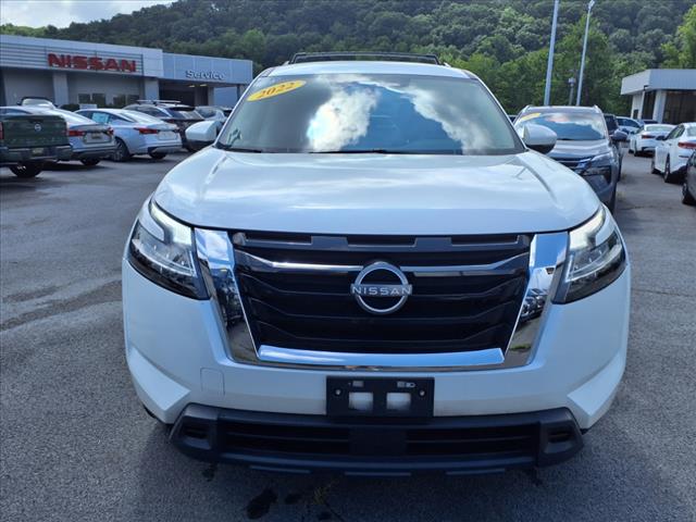 2022 Nissan Pathfinder SV