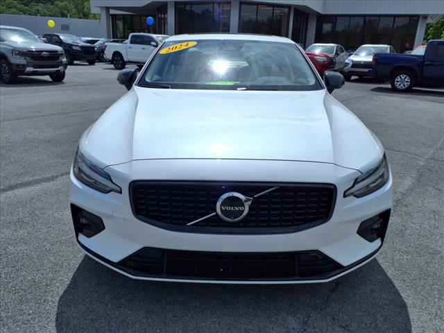 2024 Volvo S60 B5 Plus Dark Theme