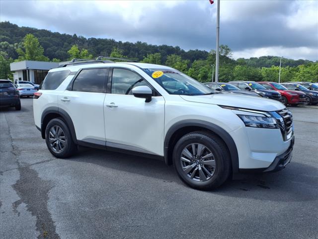 2022 Nissan Pathfinder SV